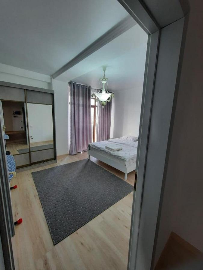 Apartamento Diplomat - 2 Bishkek Exterior foto