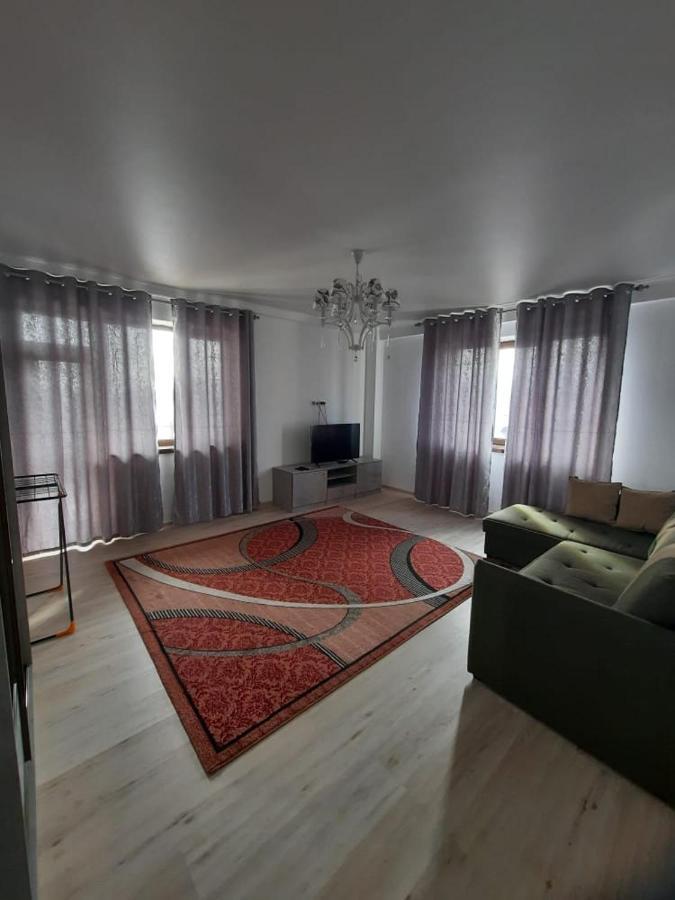 Apartamento Diplomat - 2 Bishkek Exterior foto