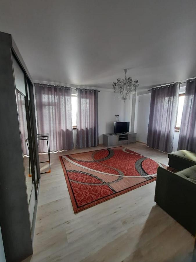 Apartamento Diplomat - 2 Bishkek Exterior foto