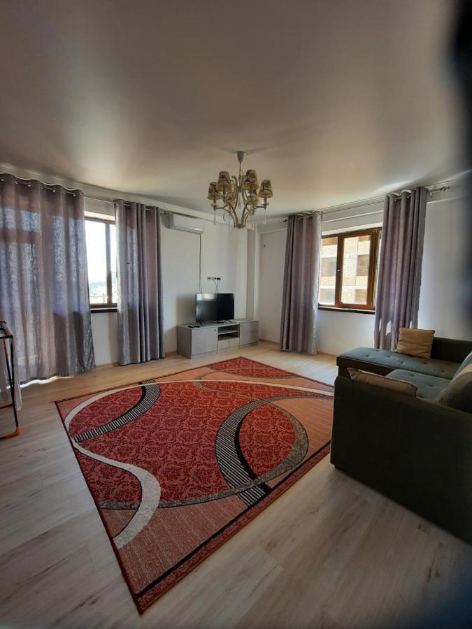 Apartamento Diplomat - 2 Bishkek Exterior foto
