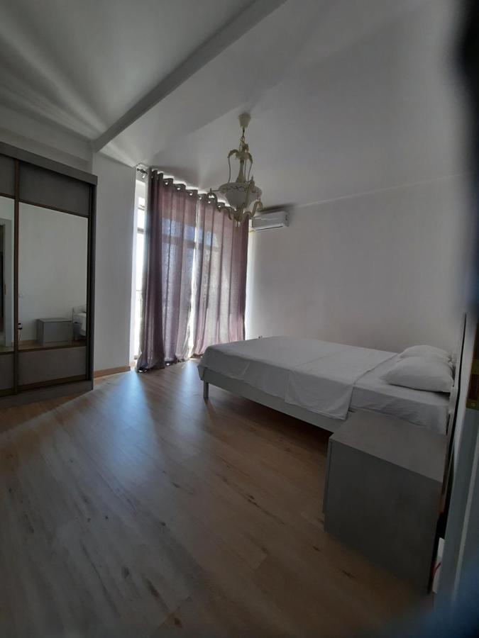 Apartamento Diplomat - 2 Bishkek Exterior foto